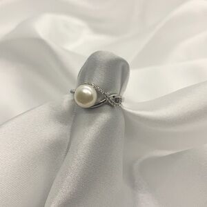 Elegant Silver Pearl Ring